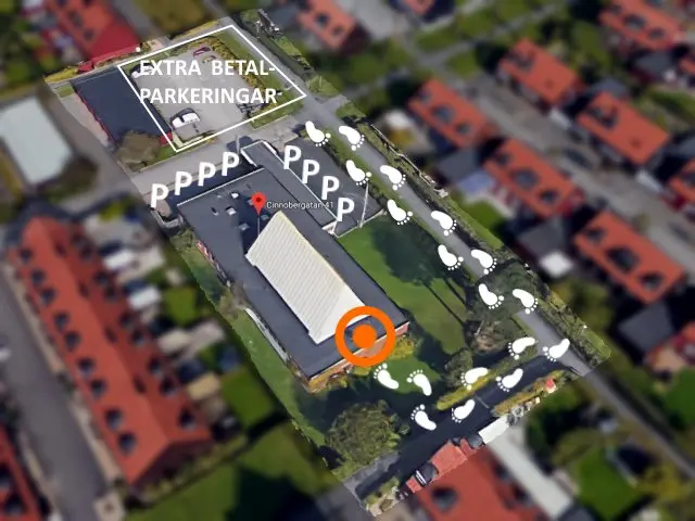 Gratis parkering i mån av plats runt huset. Betalparkering mitt emot och på gatan. Gå runt huset till vår ingång.