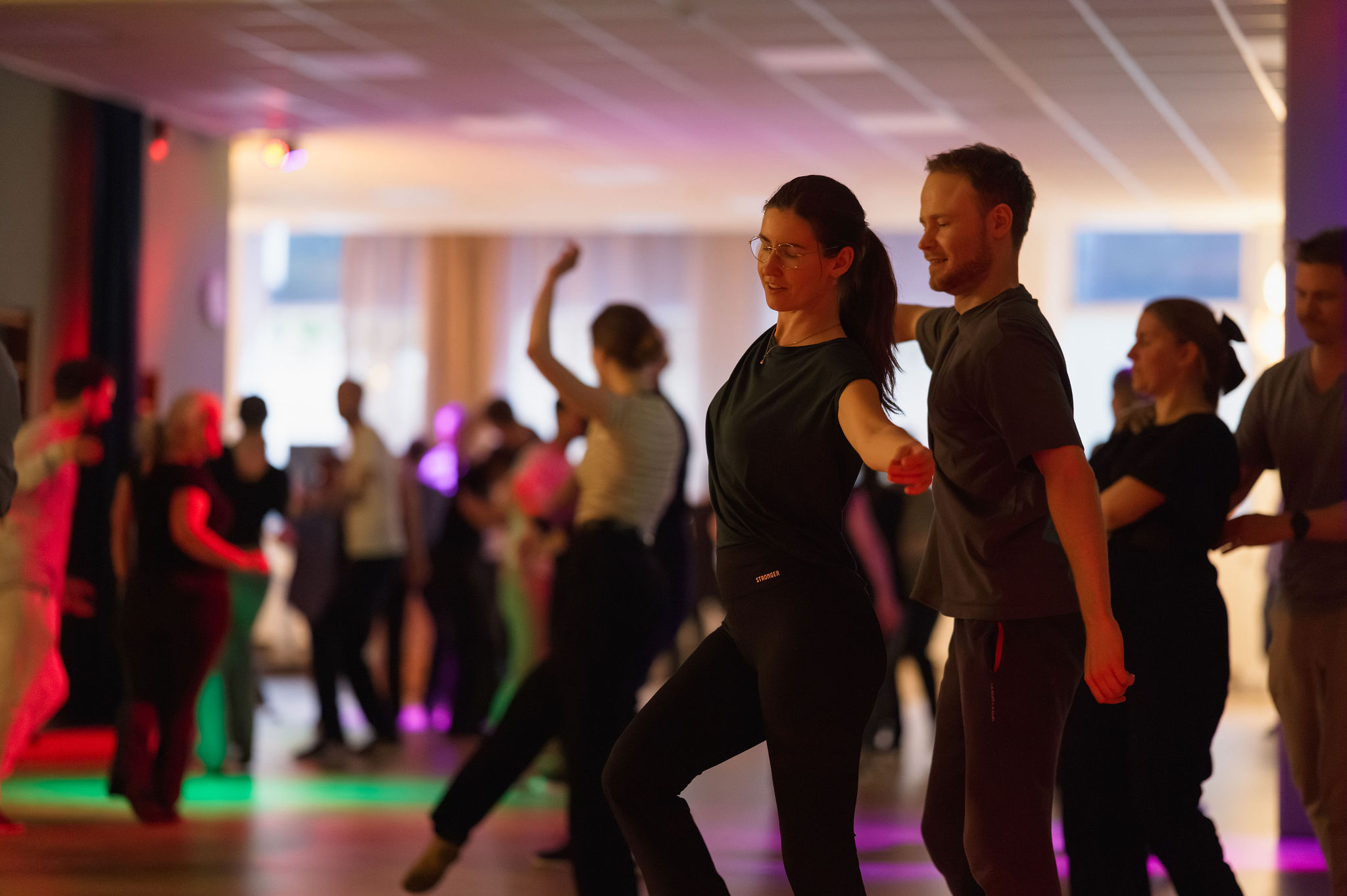 West Coast Swing hos Ivra: pardans för vuxna i Göteborg, från nybörjare till avancerad.